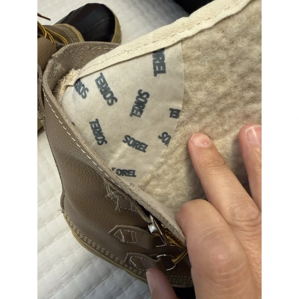 Sorel Manitou duck  Winter Boots with wool lining. Woman's size 8. *Discription